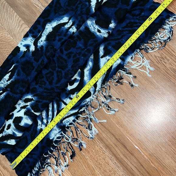Animal Print Hijab Scarf - Picture 4 of 7